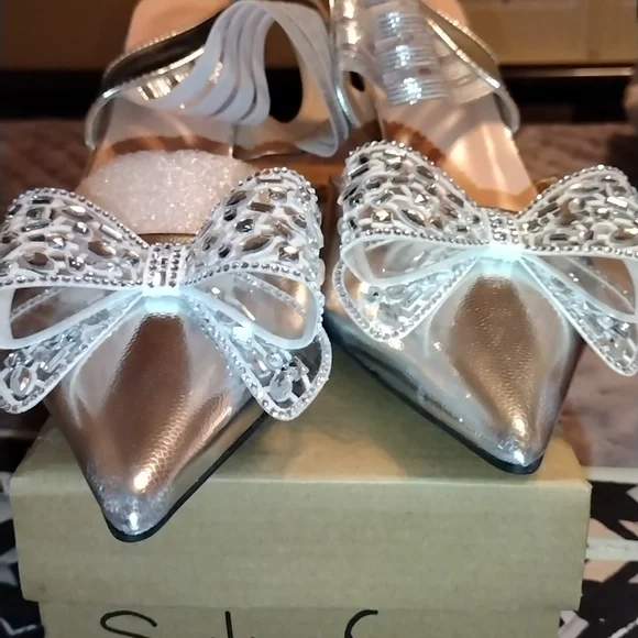 Elegant Silver Women's Shoes with Bow Detail - Picture 9 of 10